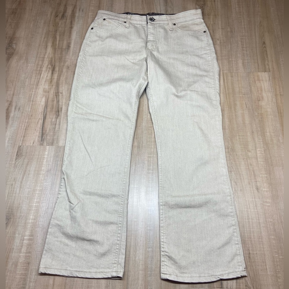 Wrangler Women's Boot Cut Jeans in Light Beige